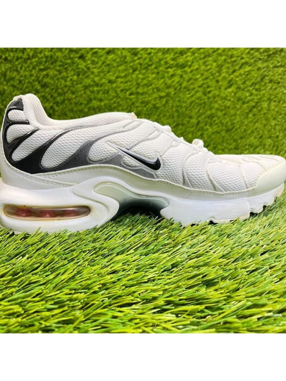 Nike Air Max Plus Boys Size 5.5Y White Black Athletic Running Shoes Sneakers